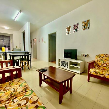 Batu Ferringhi Bayu Emas Apartment Buitenkant foto