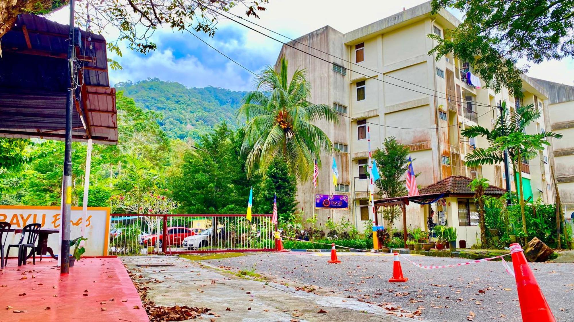 Batu Ferringhi Bayu Emas Apartment Buitenkant foto